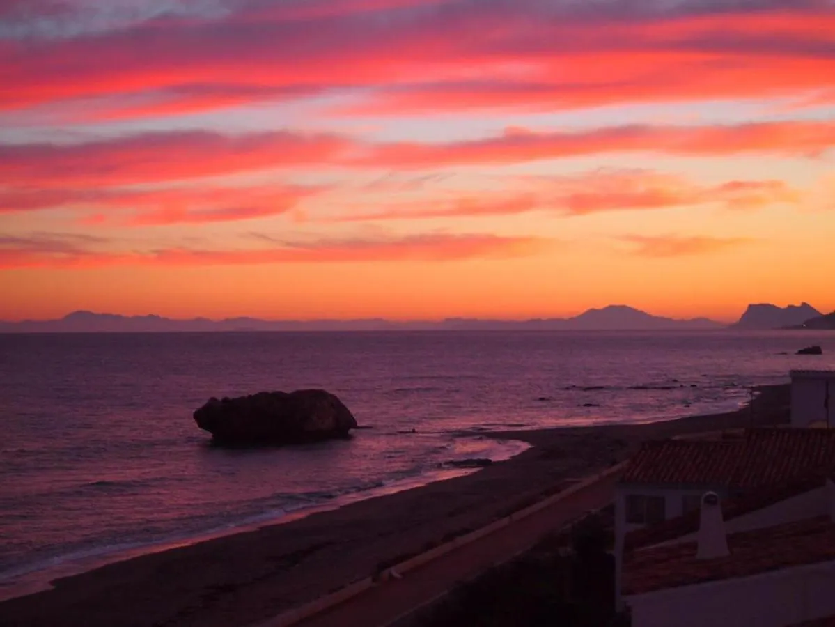 Seaside Vista Terrace: Panoramic Costa del Sol Retreat Apartment Estepona