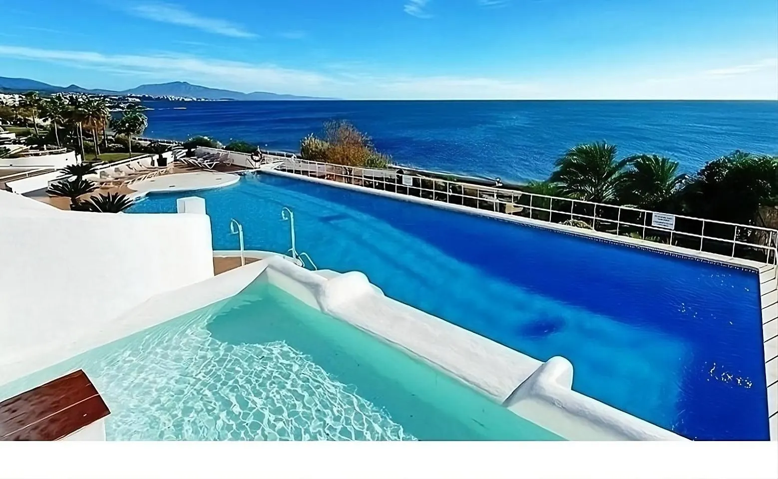 Seaside Vista Terrace: Panoramic Costa del Sol Retreat Apartment Estepona
