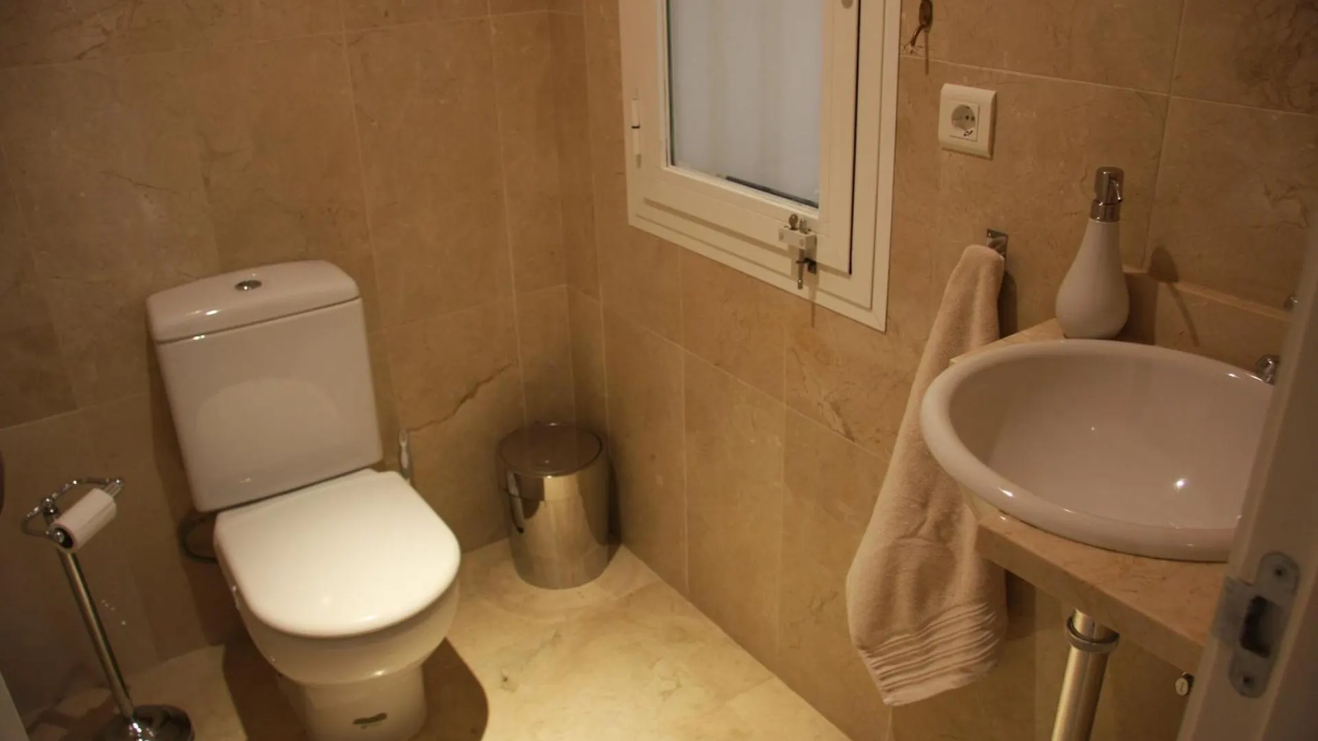 Seaside Vista Terrace: Panoramic Costa del Sol Retreat Apartment Estepona